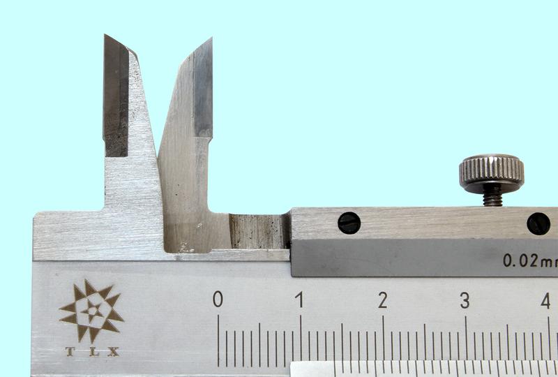 Штангенциркуль 0 - 250 ШЦТ-I (0,02) с тв.спл. губками, с глубиномером "TLX"