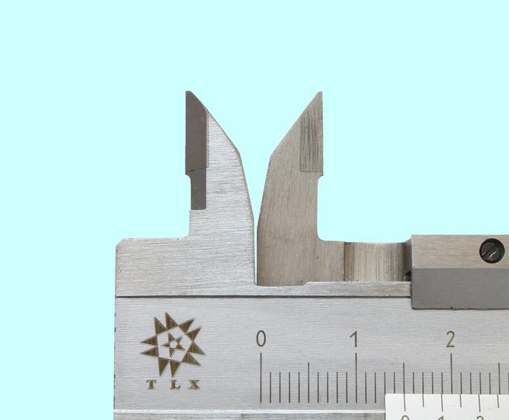 Штангенциркуль 0 - 125 ШЦТ-I (0,05) с тв.спл. губками, с глубиномером "TLX"