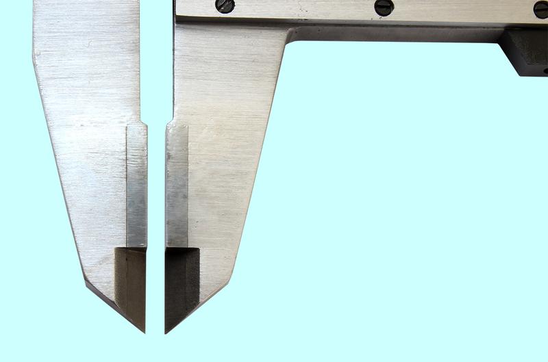 Штангенциркуль 0 - 200 ШЦТ-I (0,05) с тв.спл. губками, с глубиномером "TLX"